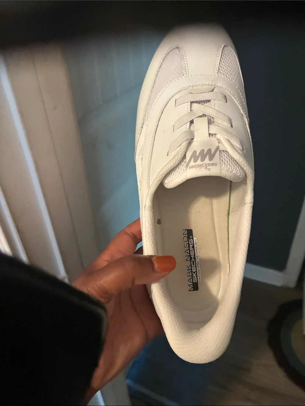 Skechers sleek white